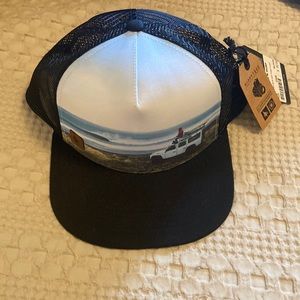 NWT Men’s Hippytree Surf Trucker Hat